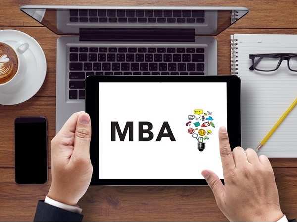 What are the benefits of an MBA program?